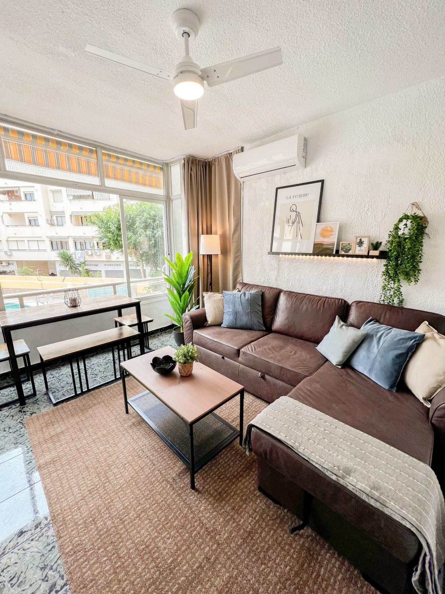 Apartamento Cozy And Bright Flat With Pool Torremolinos Exterior foto